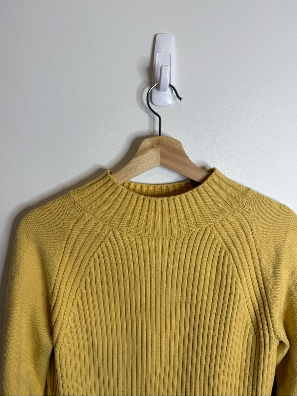 Banana Republic Yellow Ribbed Sweater medium - Picture 4 of 8